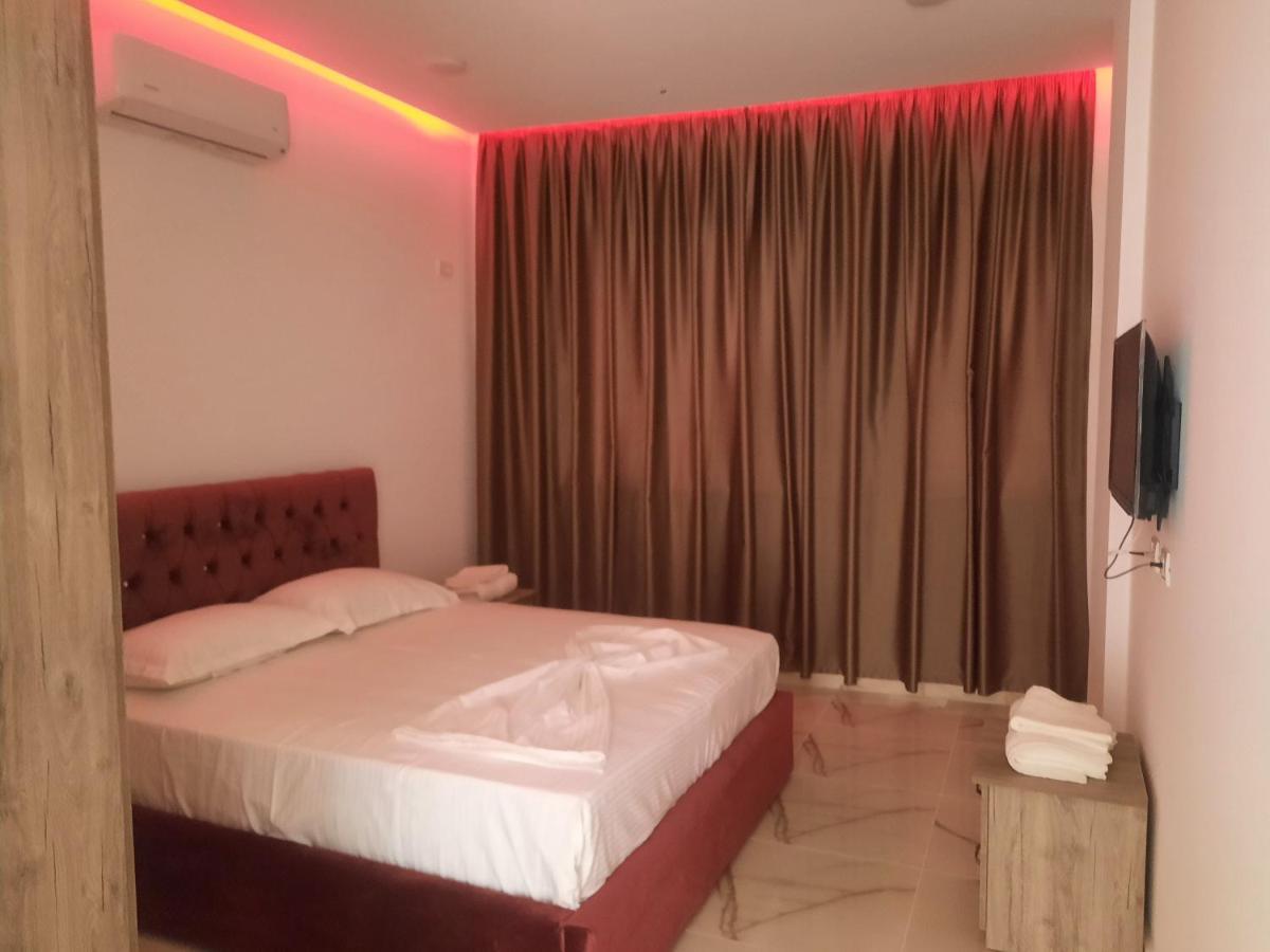 Hotel Megniar Lushnjë 外观 照片