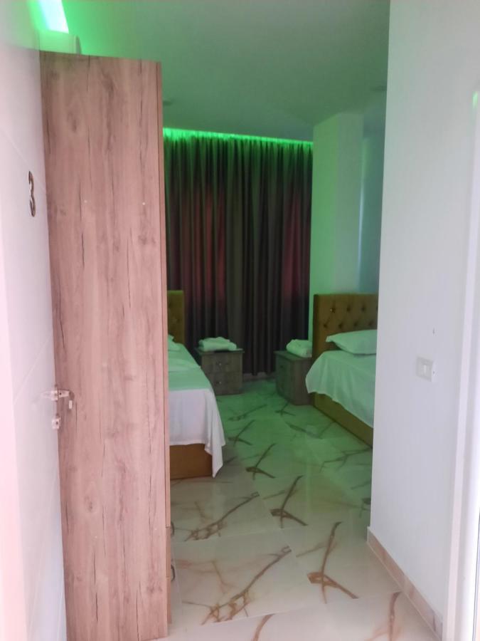 Hotel Megniar Lushnjë 外观 照片