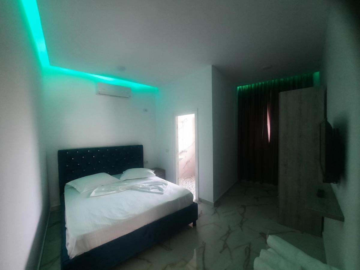 Hotel Megniar Lushnjë 外观 照片