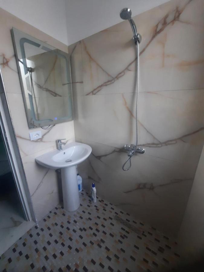 Hotel Megniar Lushnjë 外观 照片