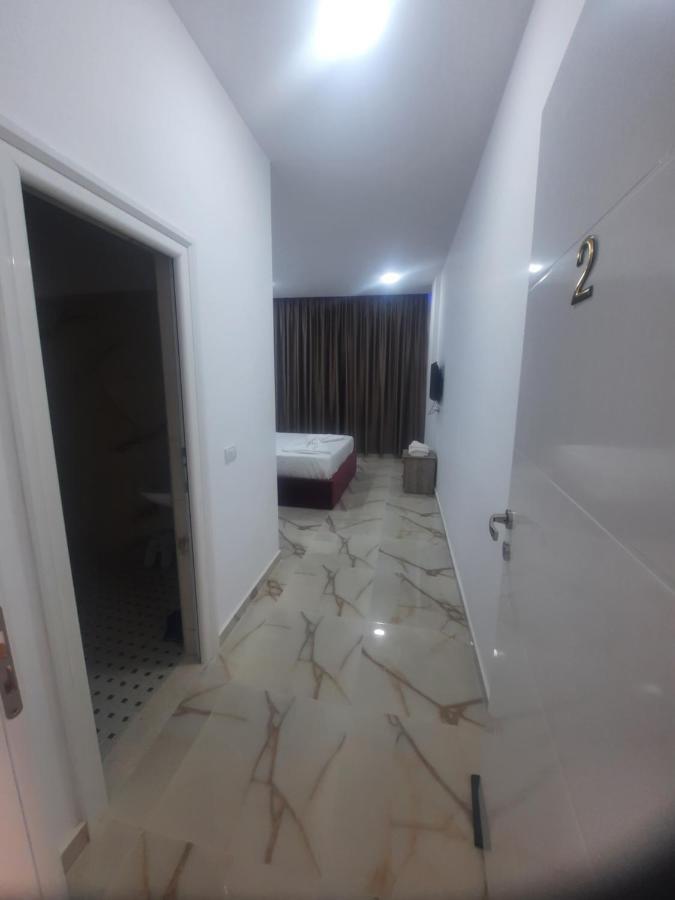 Hotel Megniar Lushnjë 外观 照片