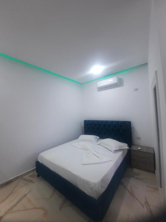Hotel Megniar Lushnjë 外观 照片