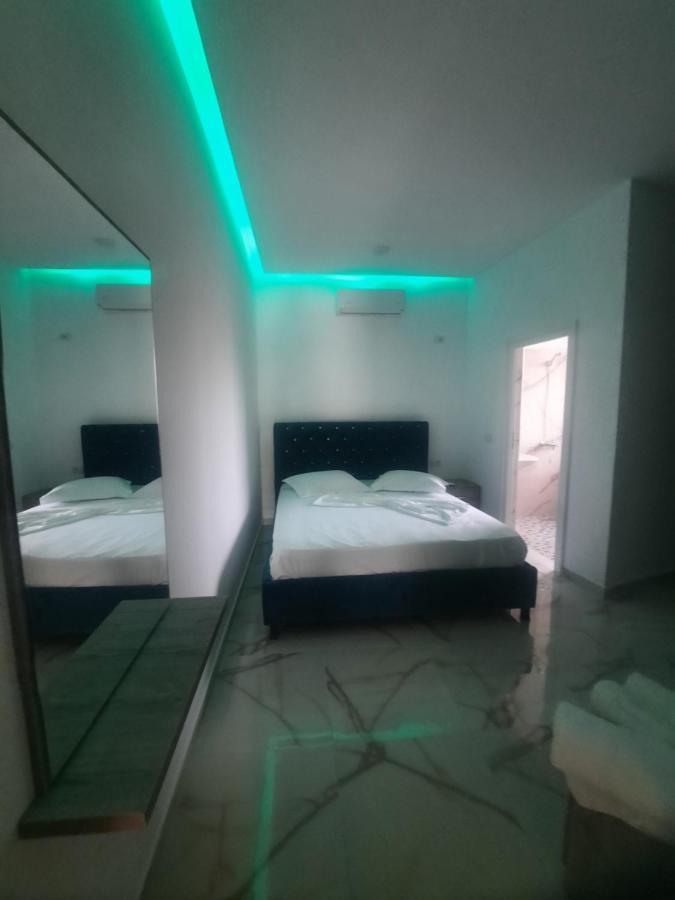 Hotel Megniar Lushnjë 外观 照片