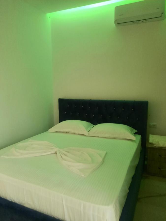 Hotel Megniar Lushnjë 外观 照片