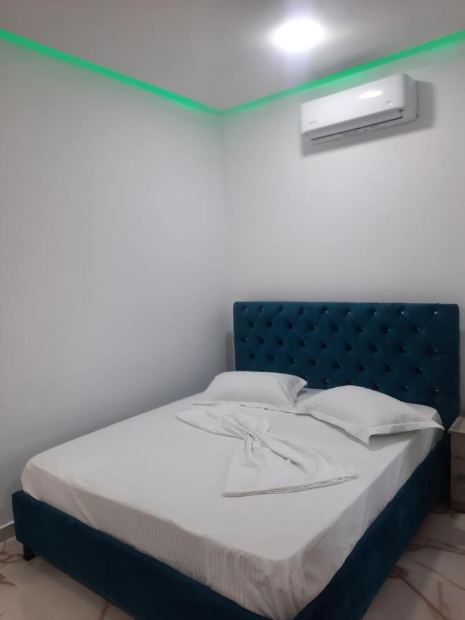 Hotel Megniar Lushnjë 外观 照片