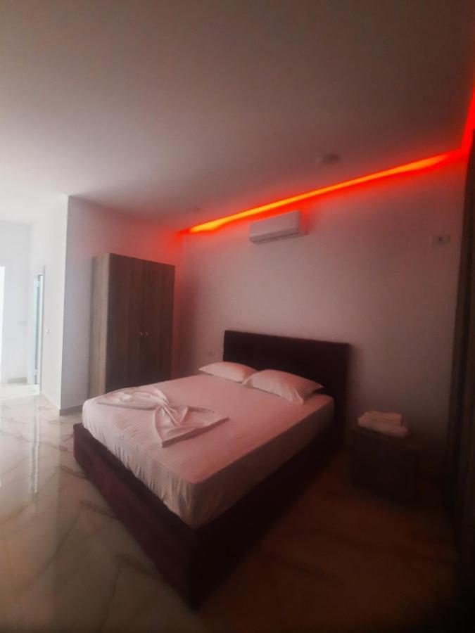 Hotel Megniar Lushnjë 外观 照片