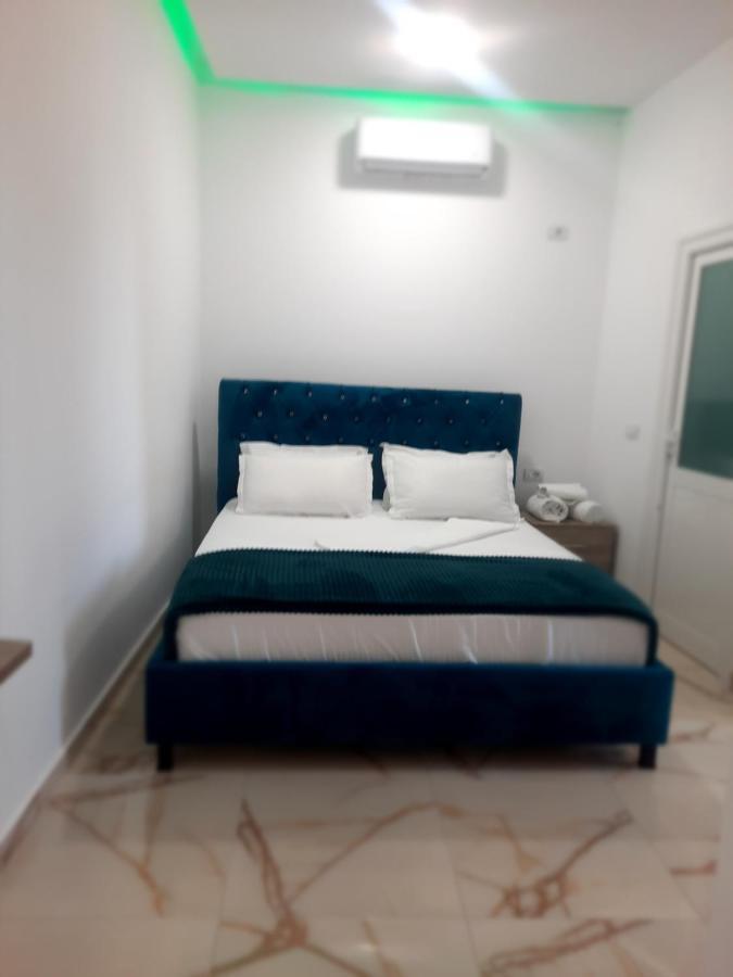 Hotel Megniar Lushnjë 外观 照片