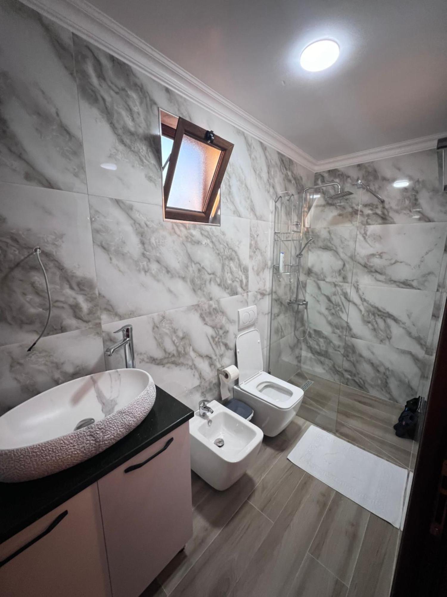 Hotel Megniar Lushnjë 外观 照片