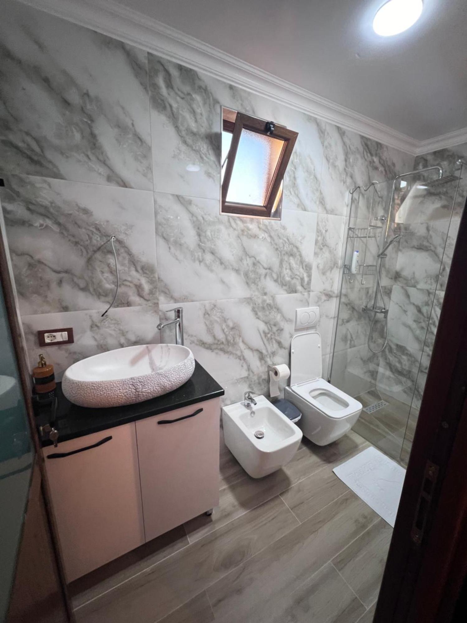 Hotel Megniar Lushnjë 外观 照片