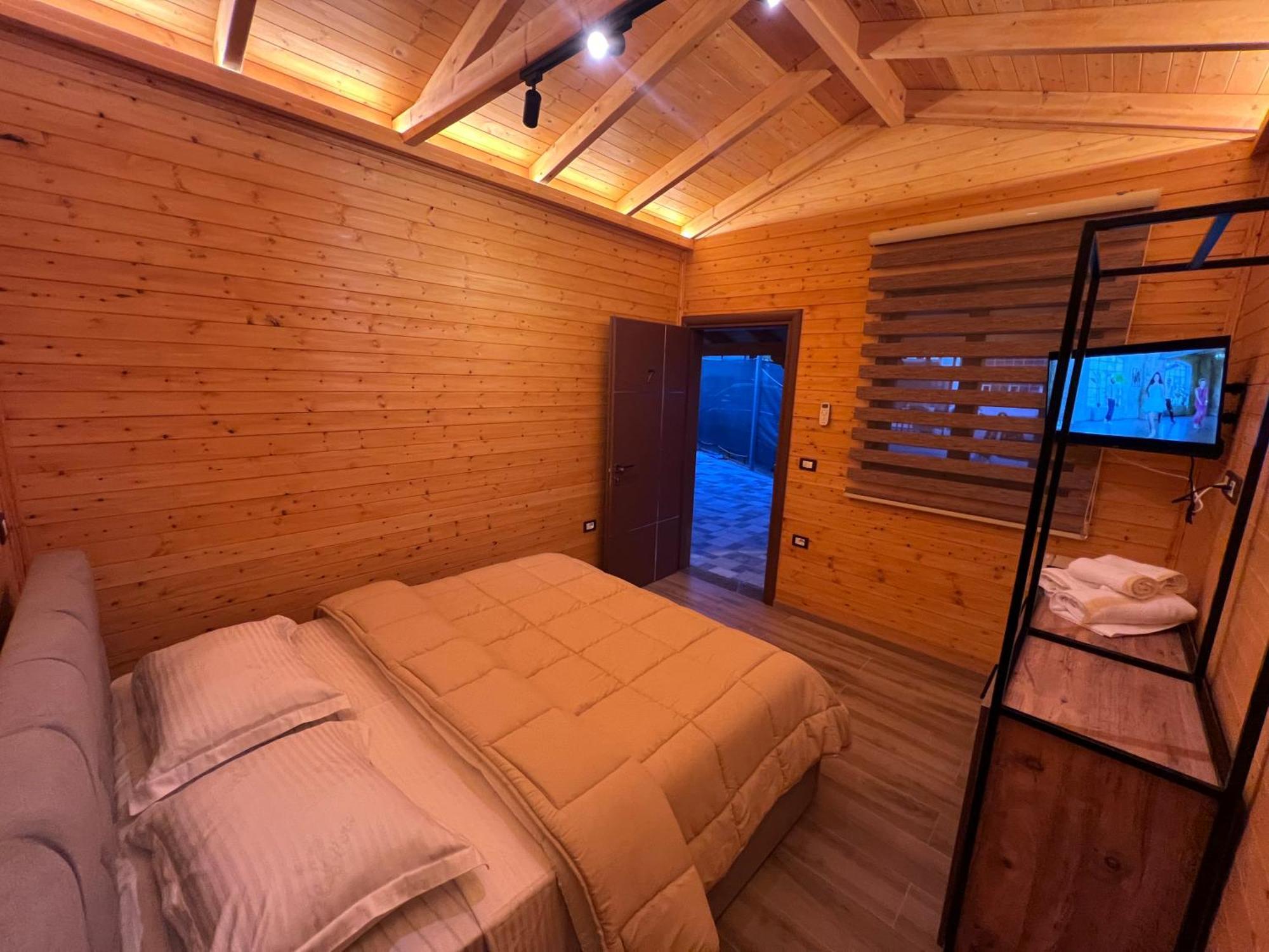Hotel Megniar Lushnjë 外观 照片