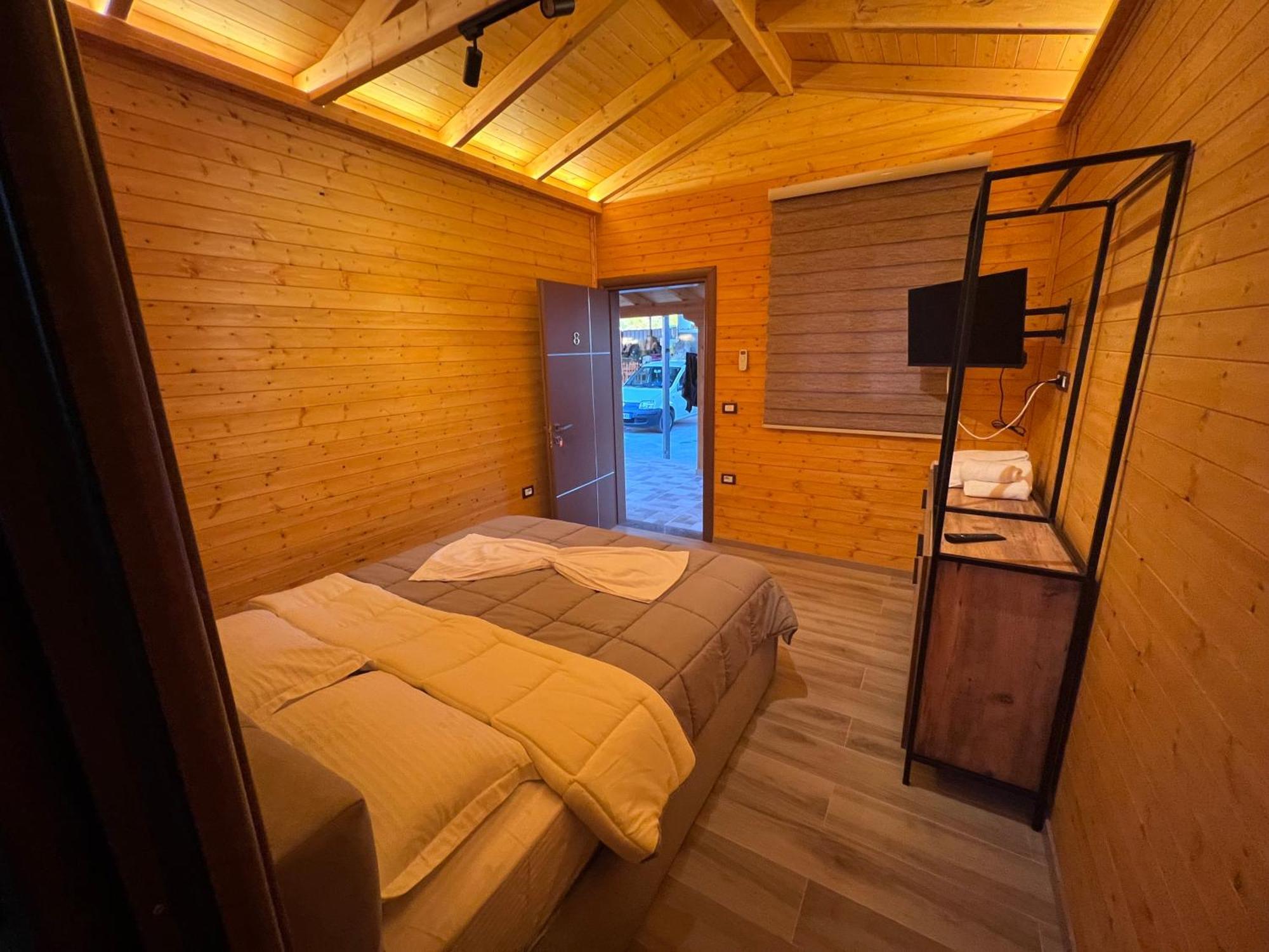 Hotel Megniar Lushnjë 外观 照片