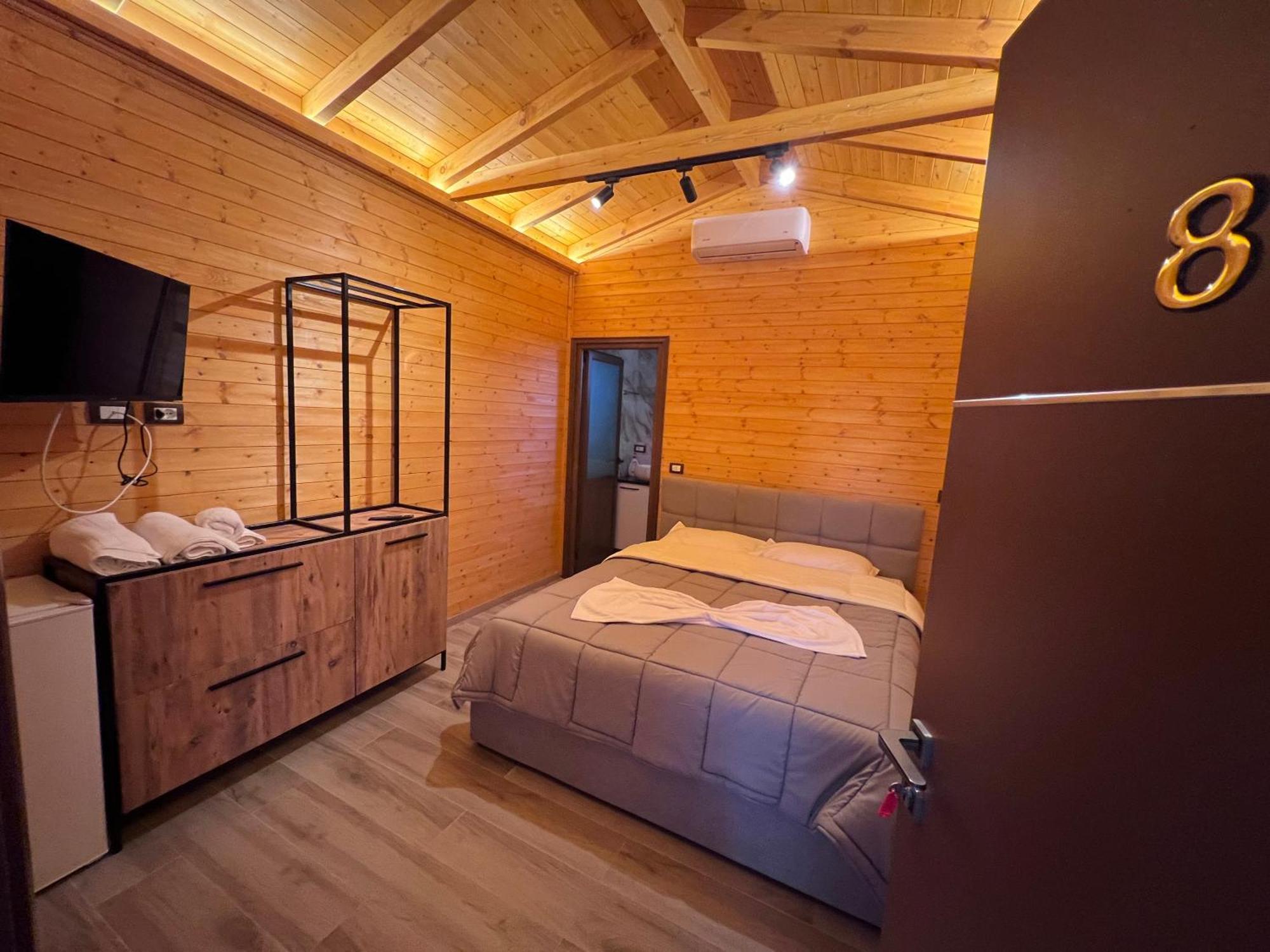 Hotel Megniar Lushnjë 外观 照片
