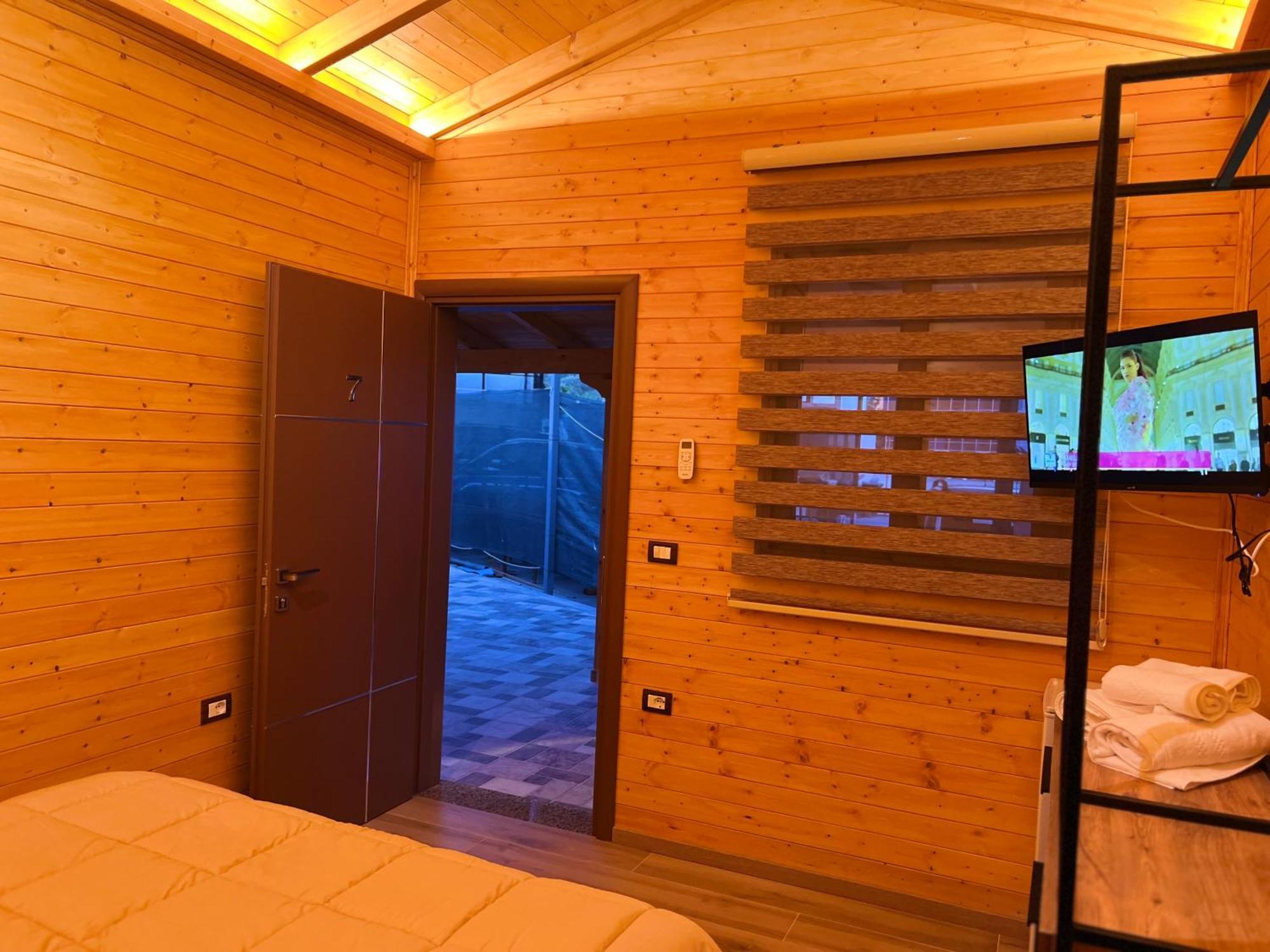 Hotel Megniar Lushnjë 外观 照片